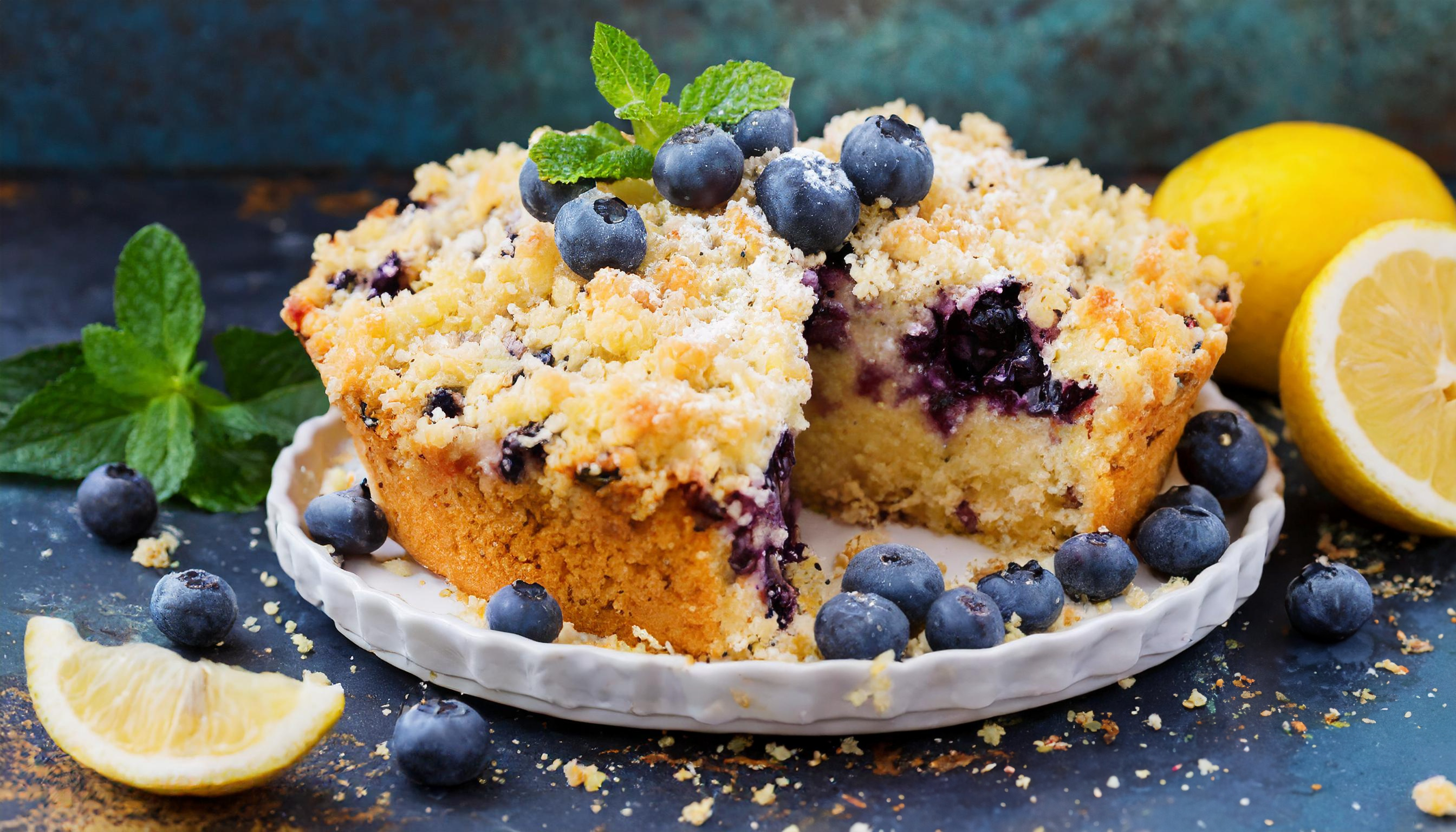 Lemon blueberry crumb cake